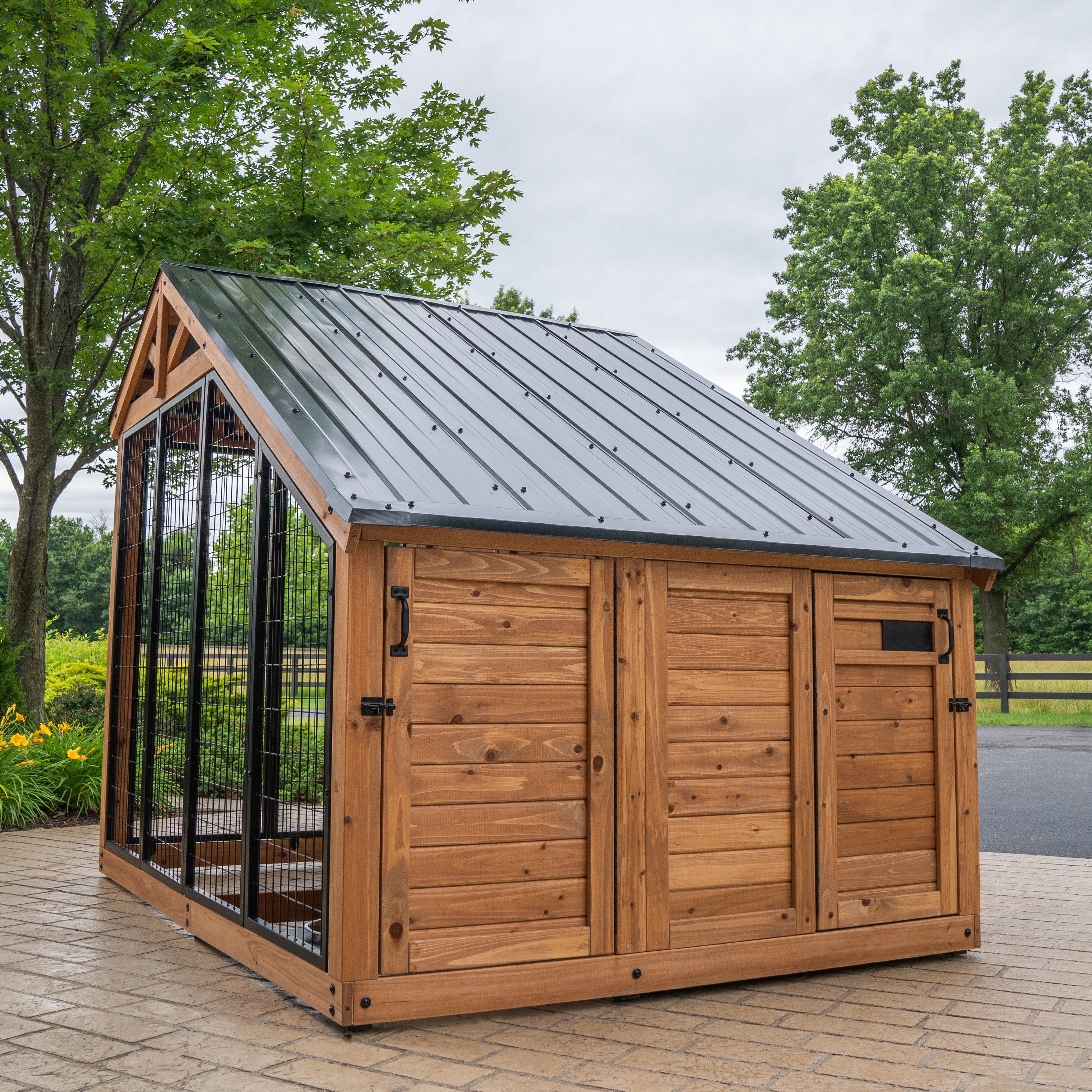 Waggin' Retreat Dog Kennel Back